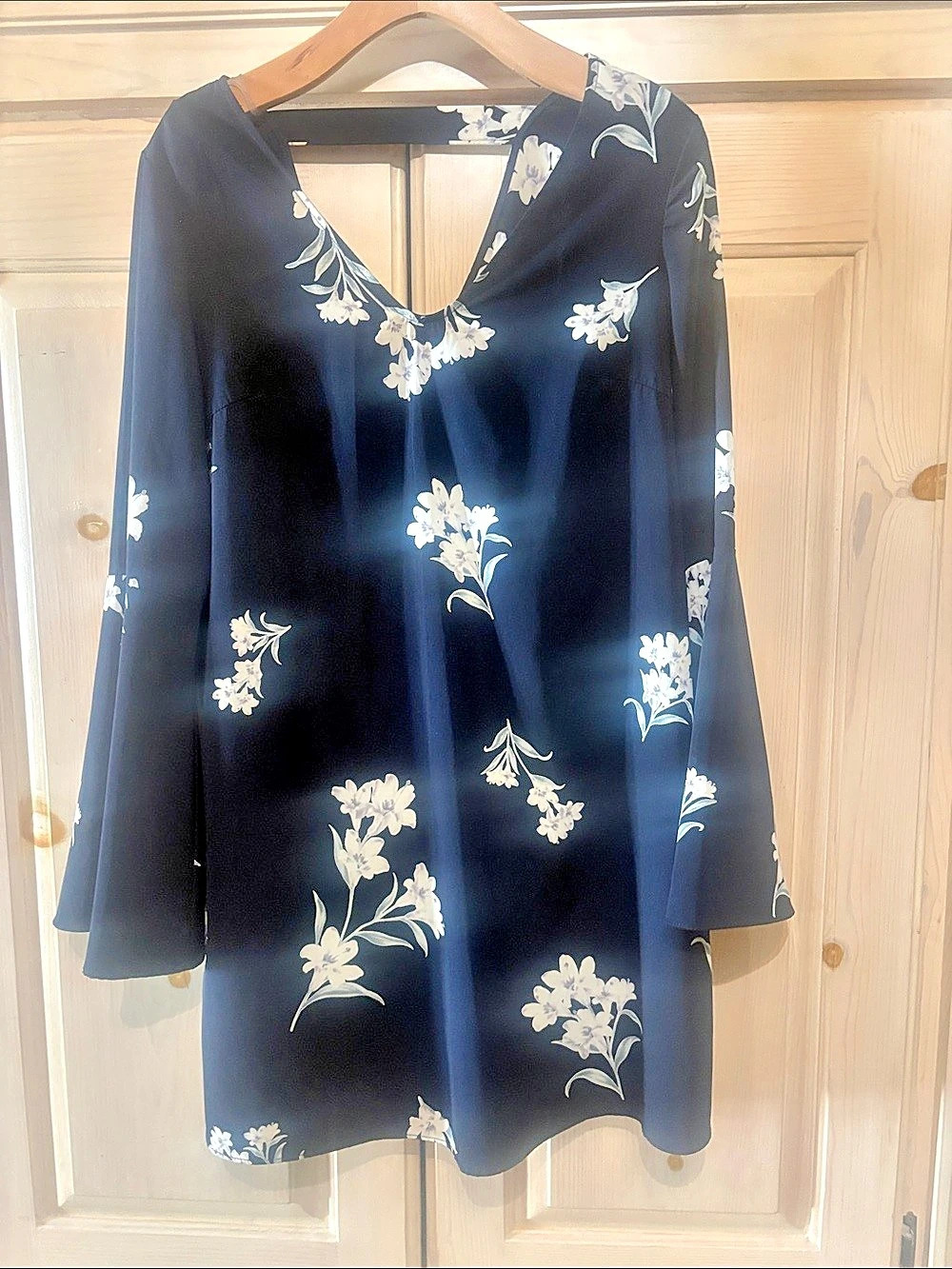AQUA Floral Long Sleeve Blouse in Blue & White Size Small